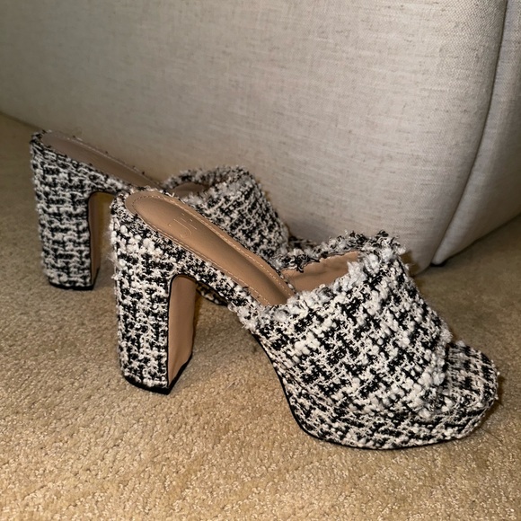 JustFab, Black & White Tweed Platform Heels Mules Sandals (7) - Picture 5 of 7